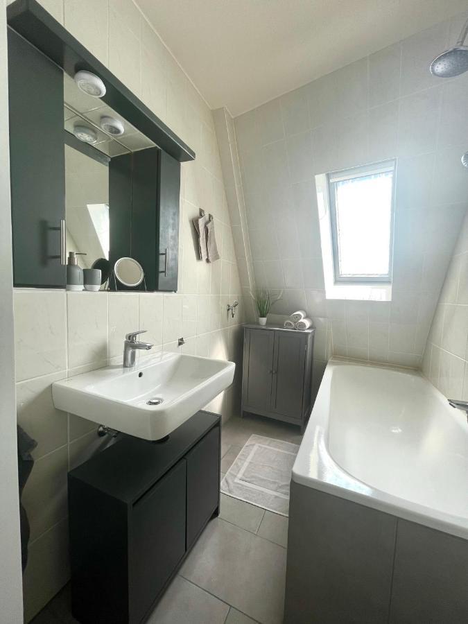City Apartment, Ferienwohnung 3 Zkdb, Balkon, Dachgeschoss, Naehe Duesseldorf 克雷费尔德 外观 照片